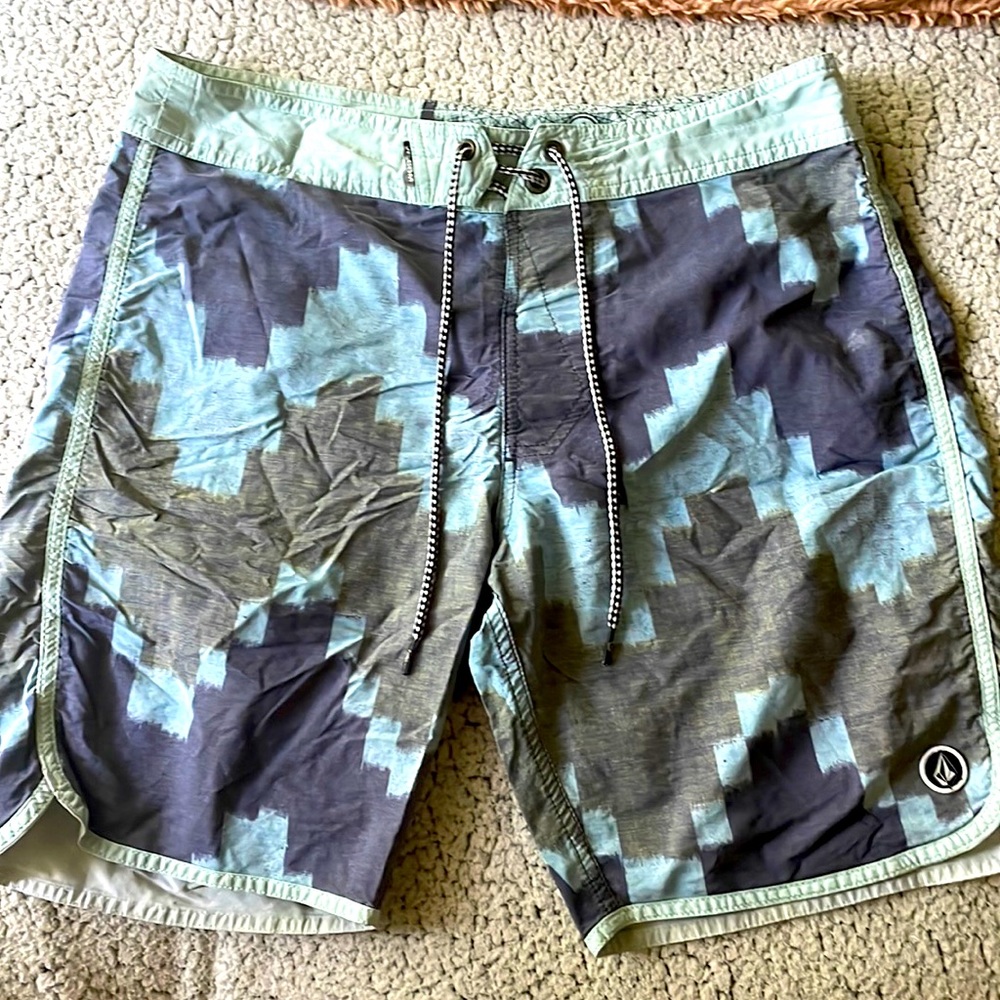 Volcom hybrid shorts size 32